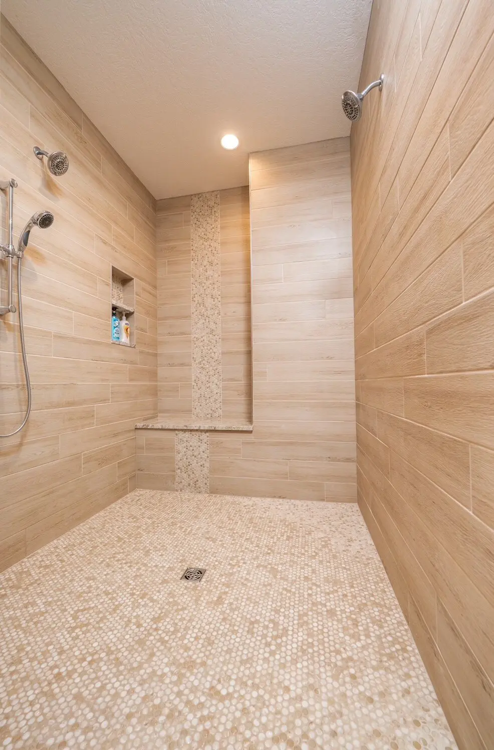 Hilton Hideaway Master bedroom en suite bathroom