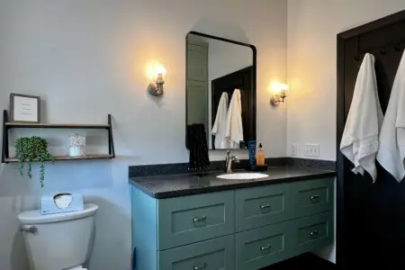 Millhart Lodge Full bathroom