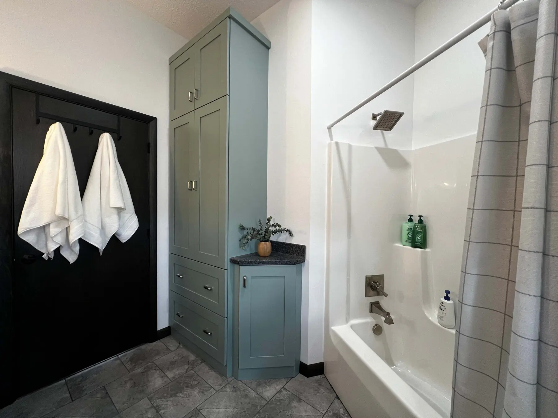 Millhart Lodge Full bathroom