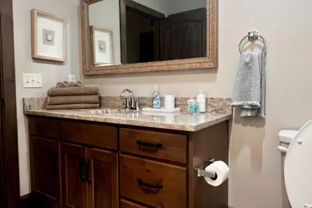 Hilton Hideaway Full bathroom