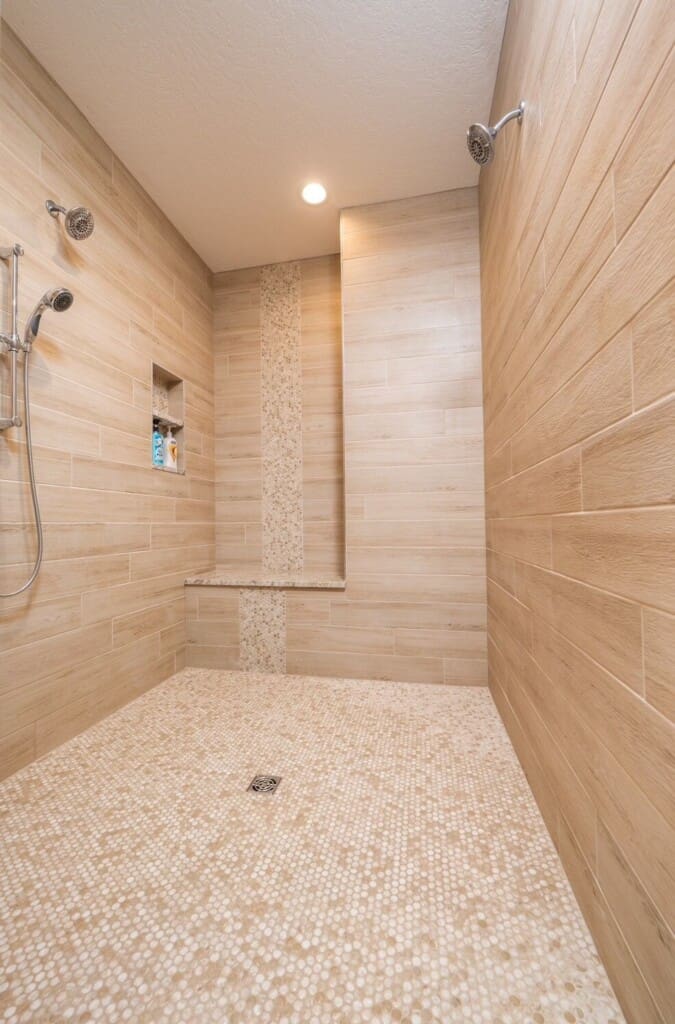 Hilton Hideaway Master bedroom en suite bathroom