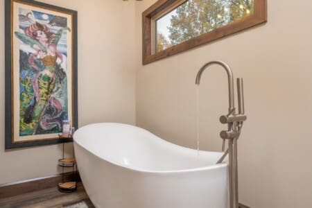 Hilton Hideaway Master bedroom soaking tub