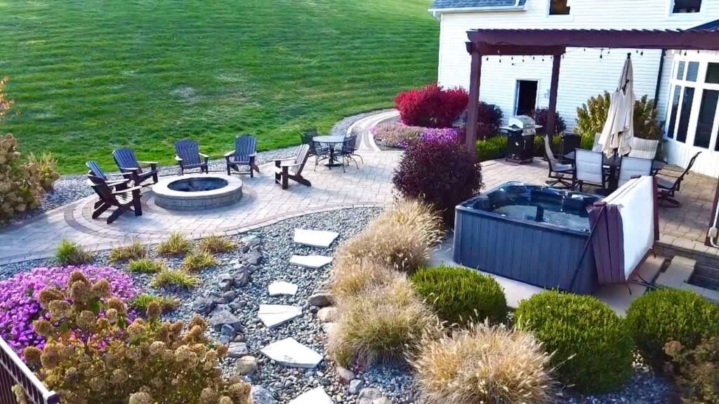 Liberty Hill Lodge back patio with hot tub