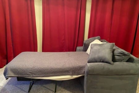 Liberty Hill Lodge Master Suite - sleeper chair