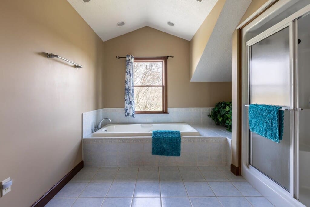 Liberty Hill Lodge Master Suite Bathroom