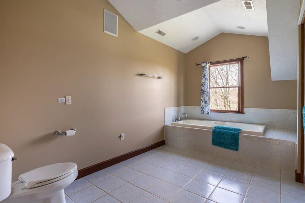 Liberty Hill Lodge Master Suite Bathroom