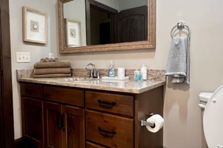 Hilton Hideaway Full bathroom