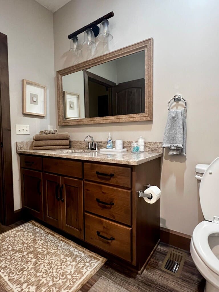 Hilton Hideaway Full bathroom