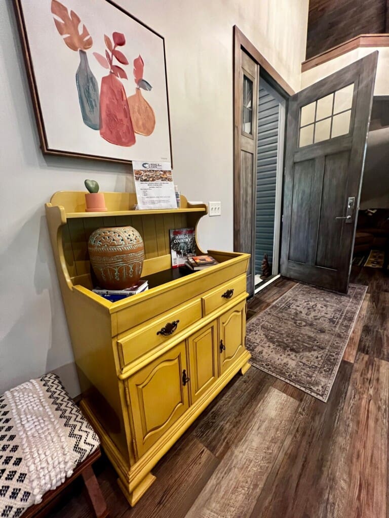 Hilton's Hideaway Entry