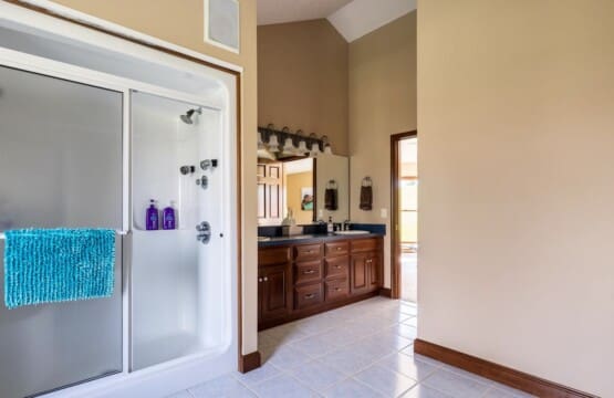 Liberty Hill Lodge Master Suite Bathroom