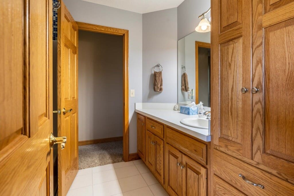 Liberty Hill Lodge 2nd floor bathroom