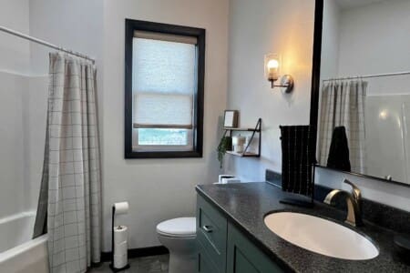 Millhart Lodge Full bathroom