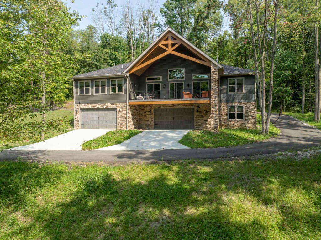 The Lodge at Hilton's Hideaway Dover Ohio wooded setting
